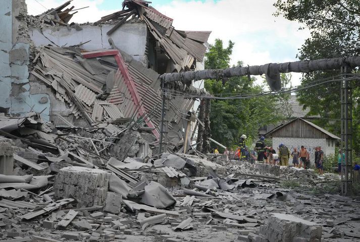 Rústir byggingar í Lysychansk í Luhansk, eftir loftárásir Rússa.