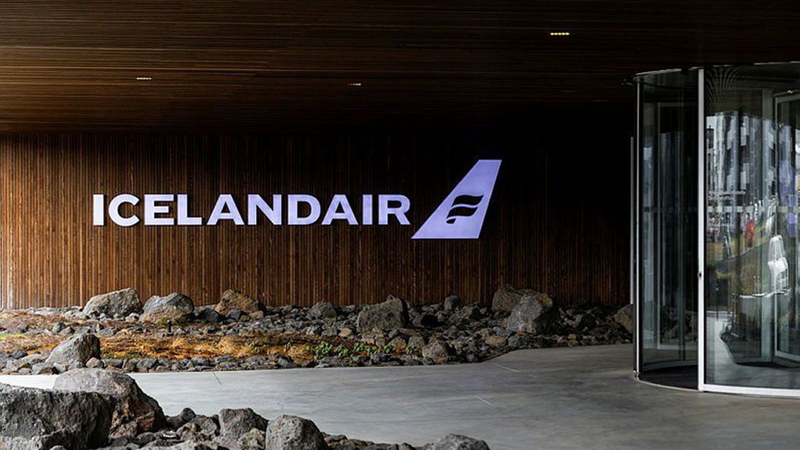 Vonar að þrjár konur hjá Icelandair hafi fengið hrós