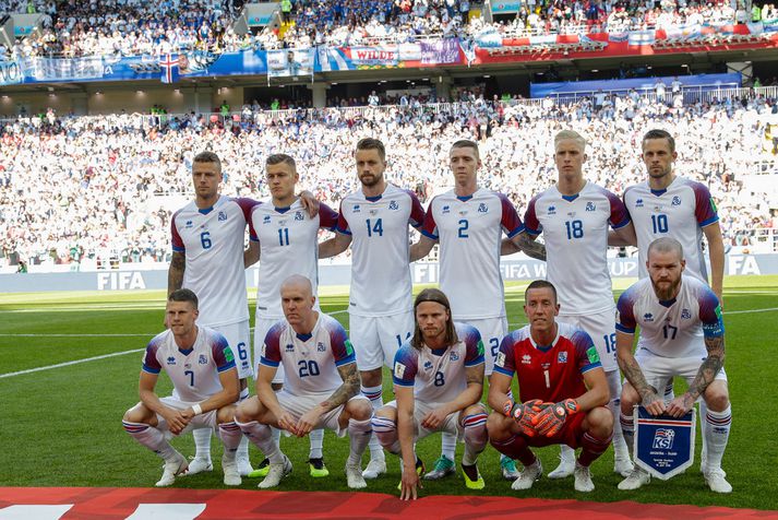 Íslenska landsliðið stillir sér hér upp fyrir ljósmyndara á Spartak-leikvanginum í Moskvu á laugardag. Á föstudag mætir liðið Nígeríu í Volgograd. 