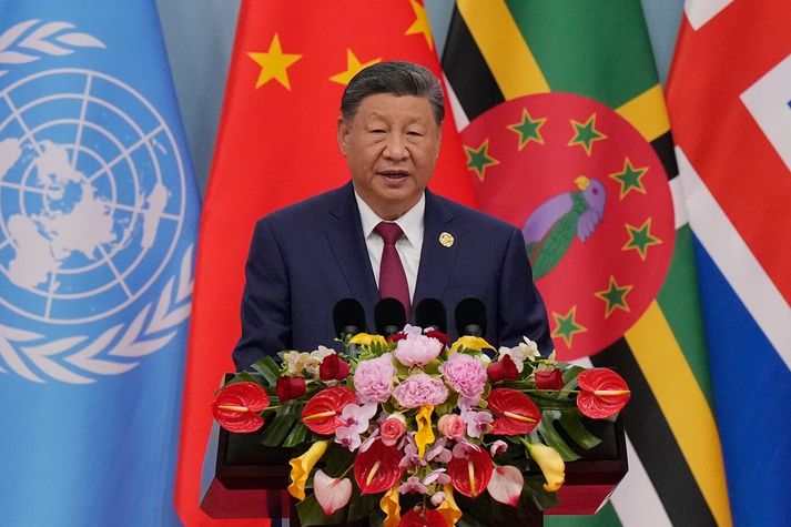 Xi Jinping, forseti Kína, hefur stýrt landinu í þrettán ár en gæti í raun gert það eins lengi og honum sýnist. Hann hefur ekki gefið til kynna hvort hann ætli að sækjast eftir fjórða fimm ára kjörtímabilinu eða hvort hann hafi í hyggju að velja sér arftaka.