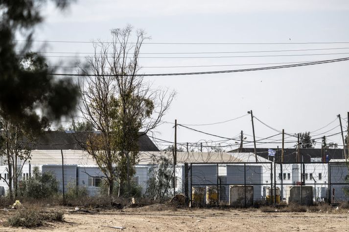 Myndin er tekinvið Sde Teiman fangelsið í Negev-eyðimörkinni. Greint hefur verið frá ofbeldi gegn palestínskum föngum í fangelsinu. 