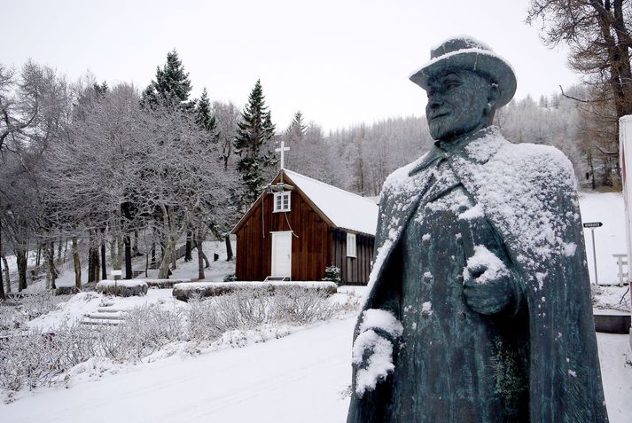 Frá Akureyri. Ofankoma verður einkum bundin við norðurhelming landsins í dag.