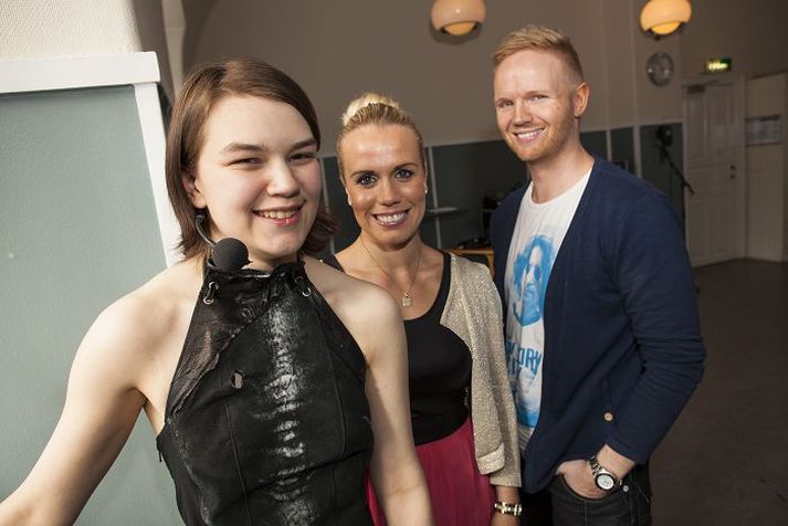 Eurovisionfararnir Greta Salóme og Friðrik Ómar hittu Töru Þöll og miðluðu reynslu sinni og þekkingu til hennar til að hjálpa henni að undirbúa sig fyrir keppnina.