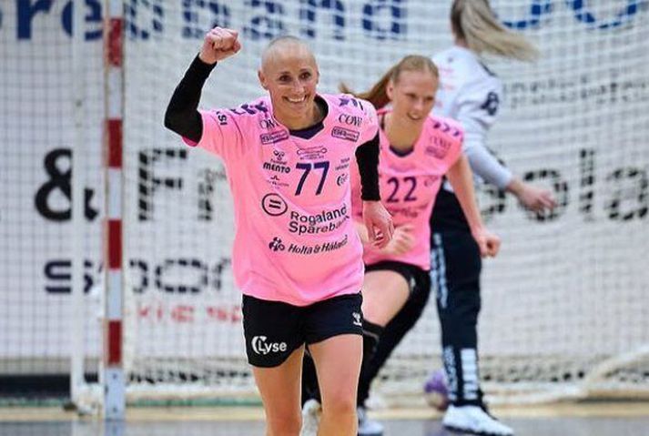 Camilla Herrem fagnar marki með norska handboltaliðinu Sola þar sem hún hefur spilað síðustu ár.