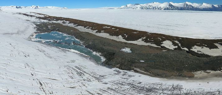 Jökulsker sem er komið undan ís við Mávabyggðarrönd á Breiðamerkurjökli. Myndin var tekin þriðjudaginn 28. apríl 2020.