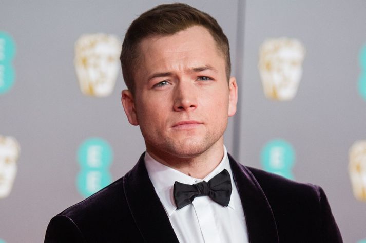 Taron Egerton féll í yfirlið á sviði um helgina.