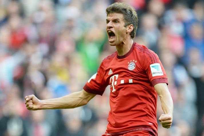 Müller fagnar hér marki gegn Dortmund.