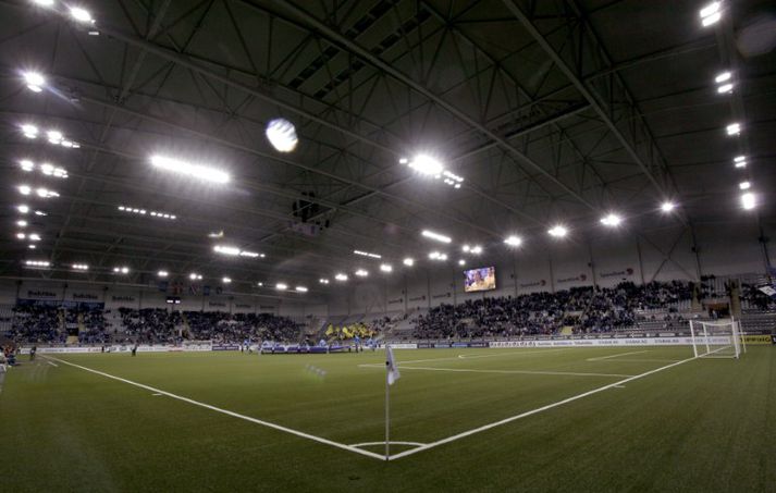 Veigar Páll Gunnarsson, Bjarni Ólafur Eiríksson, Pálmi Rafn Pálmason og liðsfélagar þeirra í norska úrvalsdeildarliðinu Stabæk eru í þeirri stöðu að félagið hefur ekki efni á að spila heimaleikina áfram á hinum glæsilega Telenor leikvangi á gamla Fornebyflugvellinum við Osló.