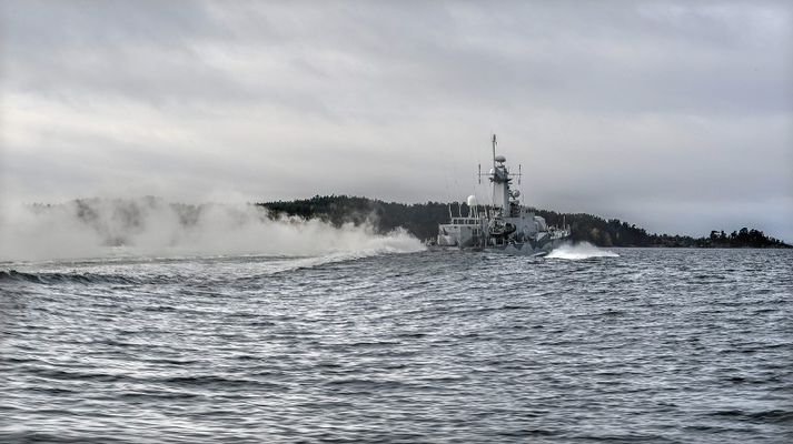 Sænski herinn hóf leit að kafbát á föstudaginn.