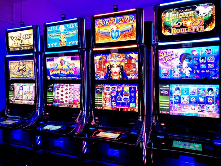 Málið sneri að rekstri spilakassa á Catalinu.