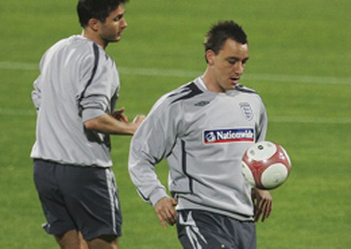 John Terry á æfingu með enska liðinu í gær.