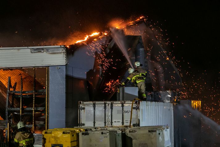 Frá vettvangi við Hvaleyrarbraut á föstudagskvöldið.