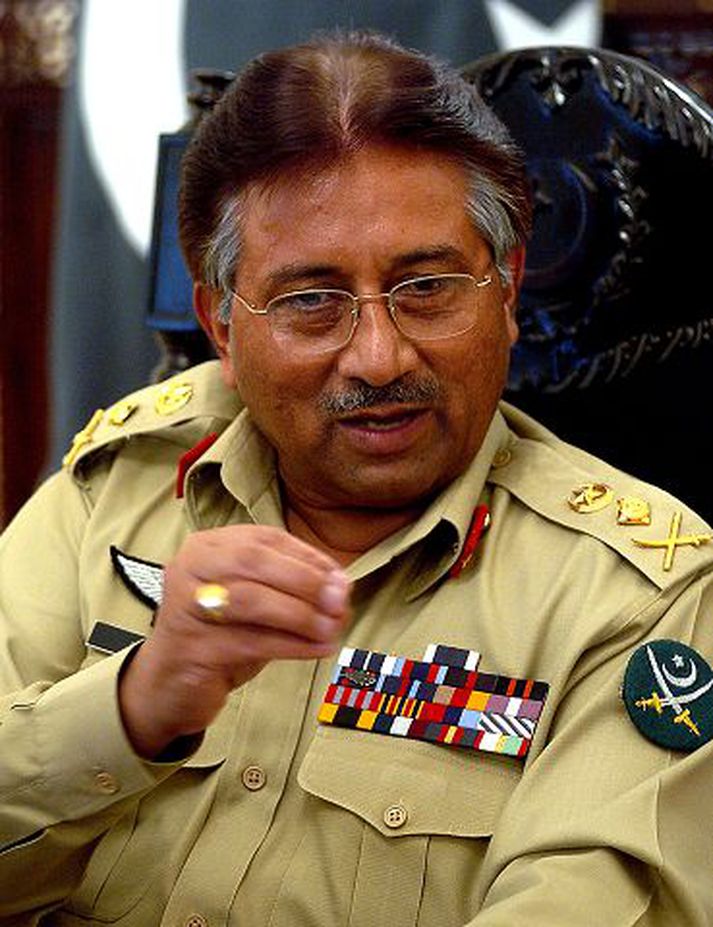 Musharraf hershöfðingi. Forseti Pakistans ekki í sáttahug.
