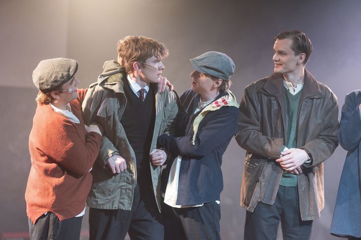 Vorið Vaknar (e. Spring Awakening) er rokksöngleikur eftir Steven Sater.