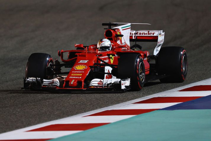 Sebastian Vettel á Ferrari vann keppnina í Barein.