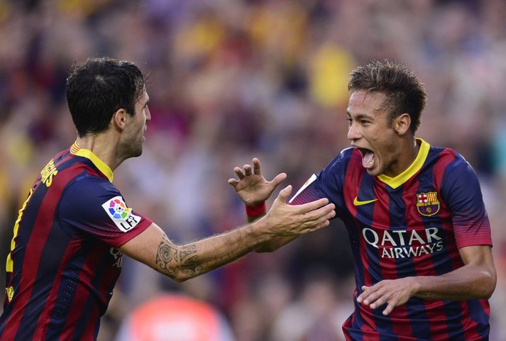 Neymar fagnar með Fabregas.