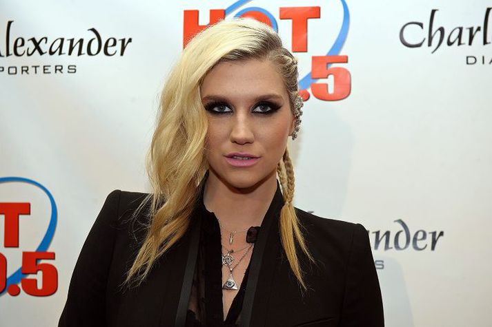 Kesha er ósátt við slúðurbloggarann Perez Hilton. Nordicphotos/getty