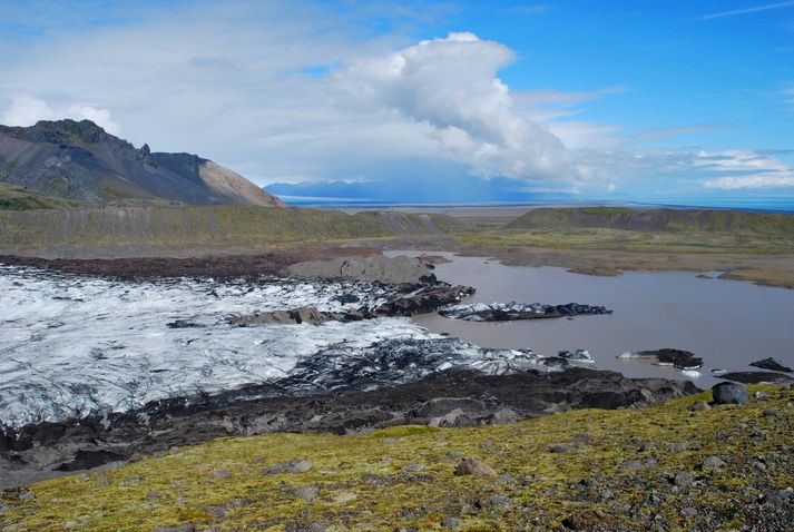 Kvíá kemur undan Kvíárjökli í suðausturhluta Öræfajökuls.