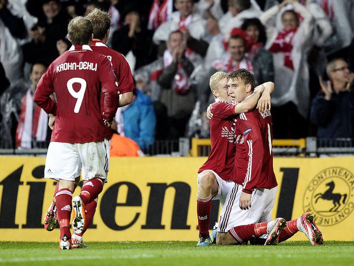 Nicklas Bendtner fagnar í kvöld.