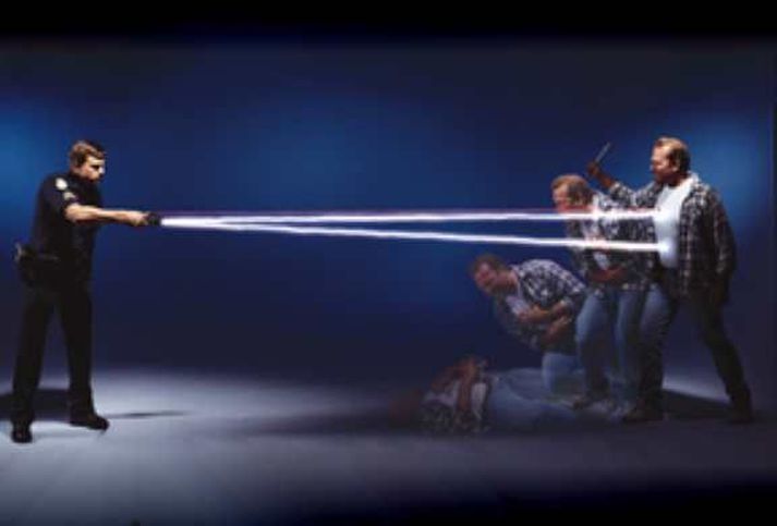 Gestir heimasíðu landssambands lögreglumanna virðast frekar hlynntir því að lögreglumenn rafbyssuvæðist.