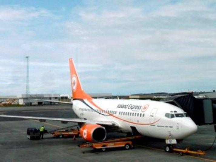Iceland Express flýgur til Glasgow klukkan sex.