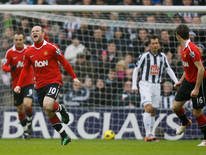 Wayne Rooney fagnar marki sínu í dag.