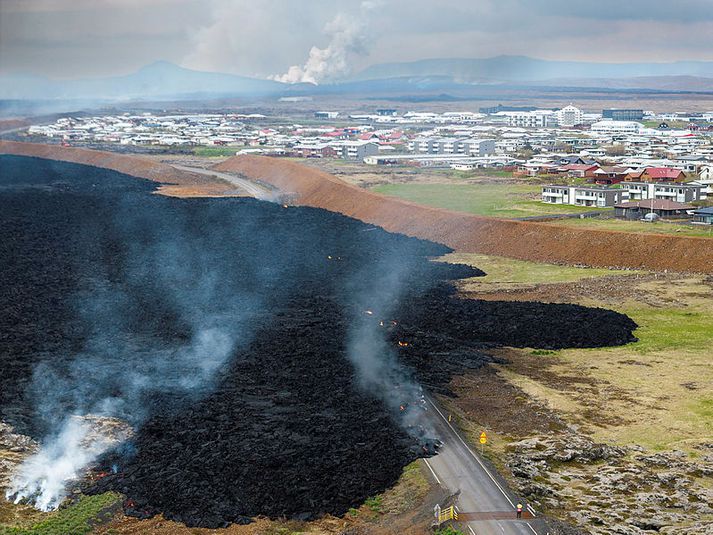 Engin hækkunartala er fyrir Grindavík því ákvörðun var tekin um að fasteignamatið myndi haldast óbreytt milli ára því fasteignamarkaðurinn í Grindavík er óvirkur sem stendur. Umtalsverð hækkun er hins vegar í nágrannasveitarfélögum Grindavíkur.