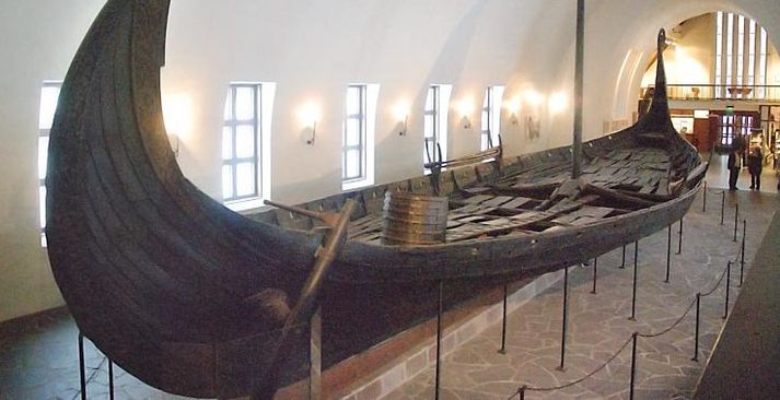 Hið fræga Oseberg skip fannst árið 1904