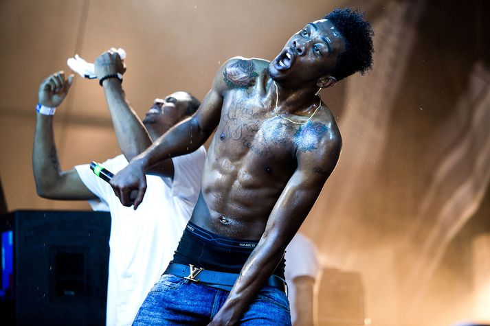 Lagið Panda með rapparanum Desiigner skaust óvænt á topp Billboard-listans núna á mánudaginn.