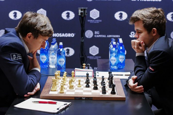 Magnus Carlsen verður hvítur í tveimur af þeim þremur skákum sem eftir standa.
