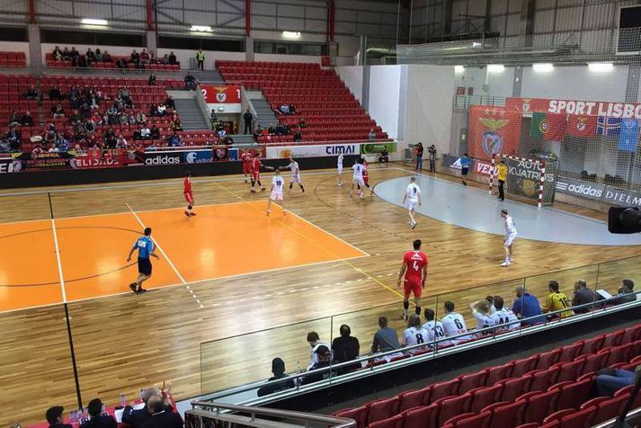 Eyjamenn eiga erfitt verkefni fyrir höndum á morgun.