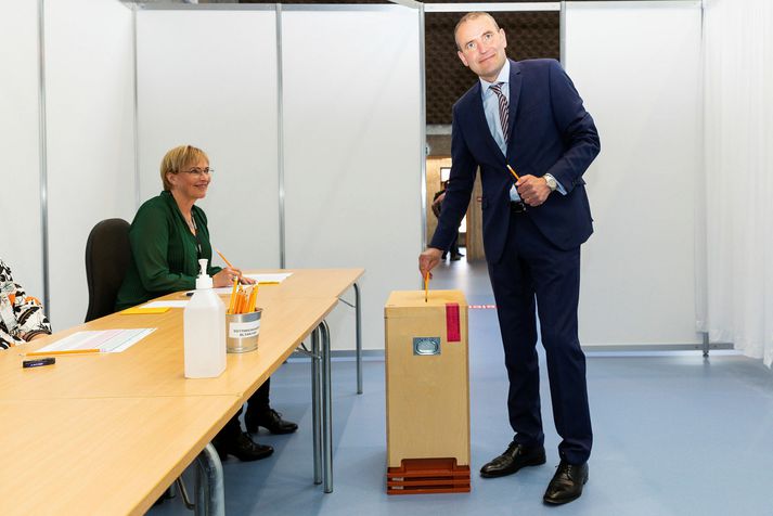 Guðni Th. Jóhannesson forseti kýs í forsetakosningunum í júní.