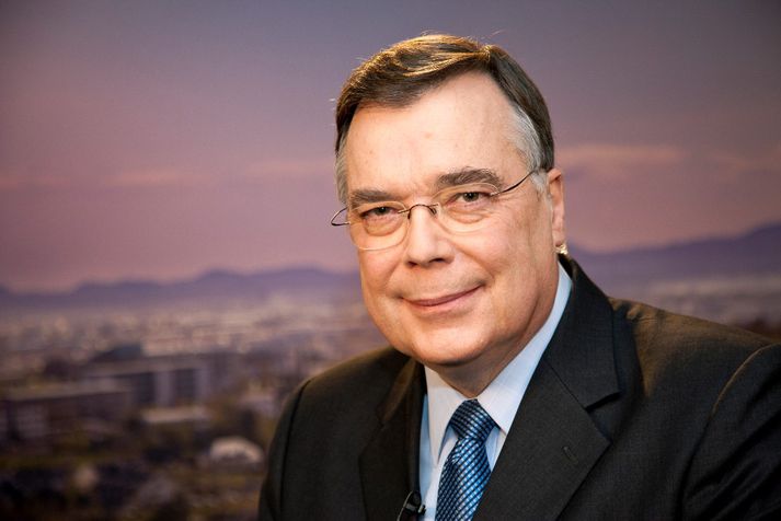Geir H. Haarde var fjármálaráðherra og skrifaði undir samning fyrir hönd ríkisins vegna sölunnar á kjölfestuhlut í Búnaðarbankanum til S-hópsins í janúar 2003.