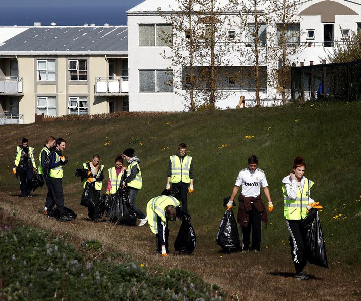 Starfsfólk Reykjavíkurborgar mun svo fara um hverfin mánudaginn 11. maí og tína pokana upp.