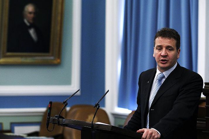 Guðlaugur Þór Þórðarson Heilbrigðisráðherra fékk umbeðið leyfi fyrir notkun persónuupplýsinga og ráðuneytið á að borga fyrir tilsjónarmann.
