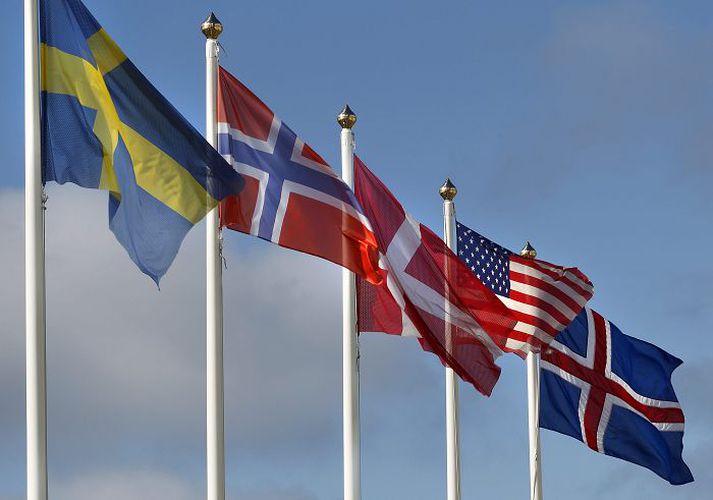 Ísland rekur lestina í alþjóðlegum samanburði þegar kemur að efnahagslegri framvindu. Innviðir landsins, svo sem mennta- og heilbrigðiskerfi, eru hins vegar með því besta sem þekkist í heiminum.