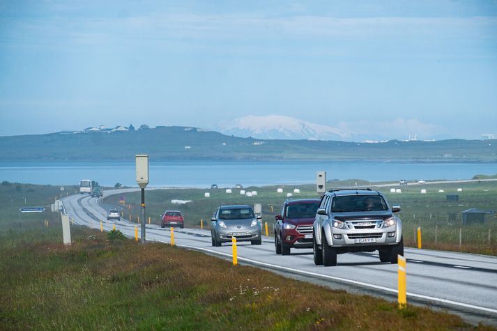 Vesturlandsvegi var lokað um stund síðdegis í dag.