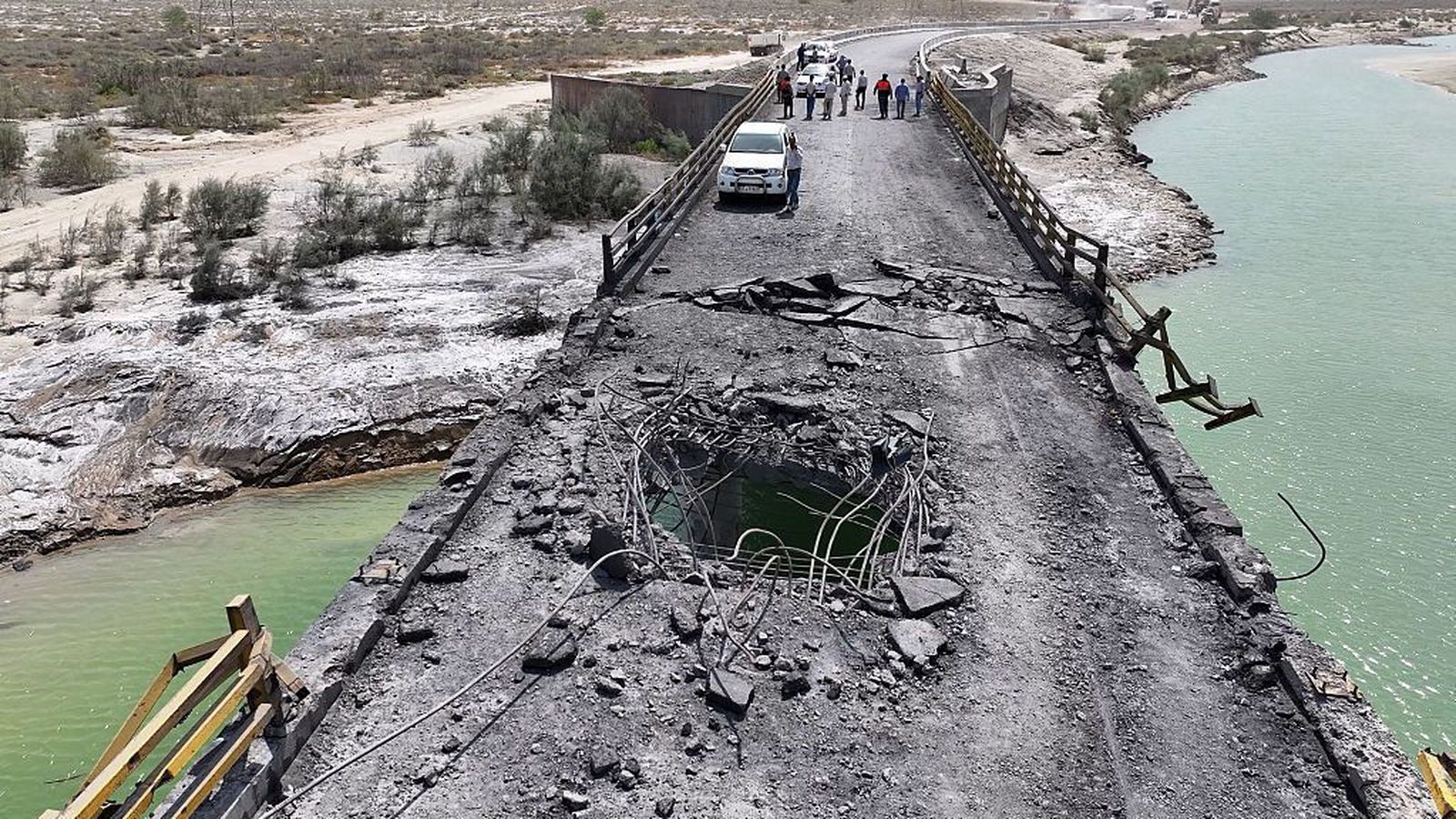 Hóta því að hleypa ekki einasta dropa af olíu eða gasi um sundið