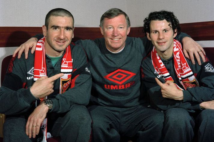 Sir Alex Ferguson, hinn sigursæli knattspyrnustjóri Manchester United með þeim Eric Cantona og Ryan Giggs.