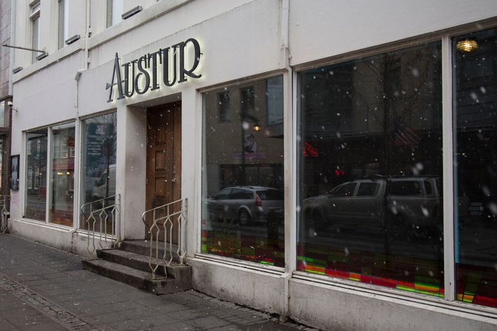 Kamran Keivalou segir rekstur Austurs í núverandi mynd ólöglegan.