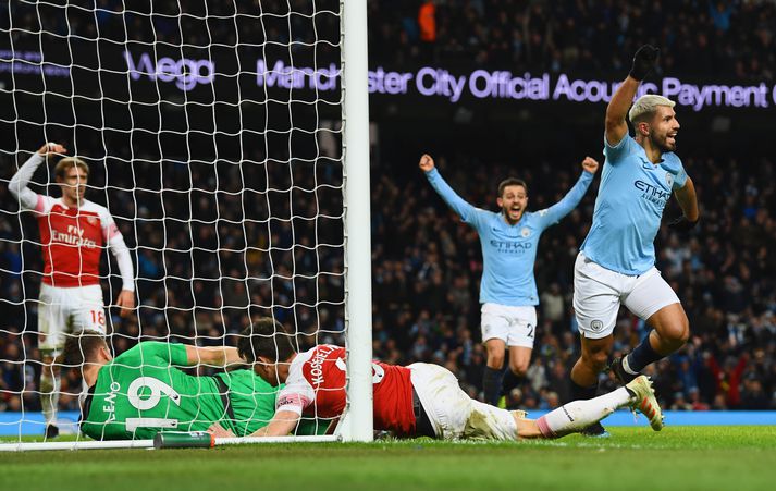 Sergio Aguero fagnar í kvöld.