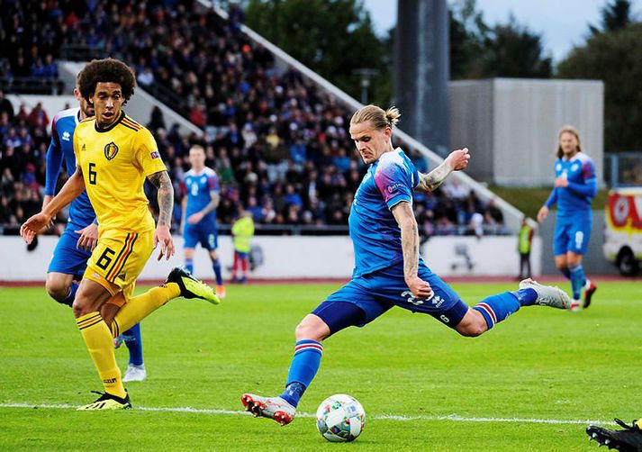 Ari Freyr í leik með Íslandi gegn Belgíu á Laugardalsvelli.
