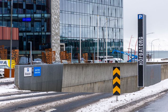 Líkamsárásin var framin í bílakjallara Höfðatorgs á mótum Katrínartúns og Borgartúns.