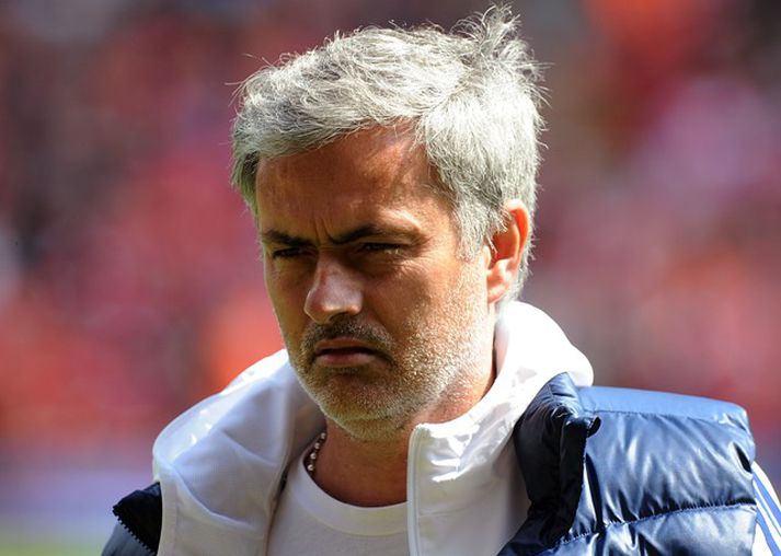 Jose Mourinho á hliðarlínunni í leiknum gegn Liverpool í dag.