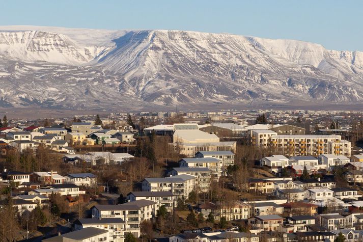 Lækkunina má rekja til endurfjármögnunar og endurskoðunar rekstrar fjölbýlishúsa Bjargs við Móaveg og Urðarbrunn Reykjavík.