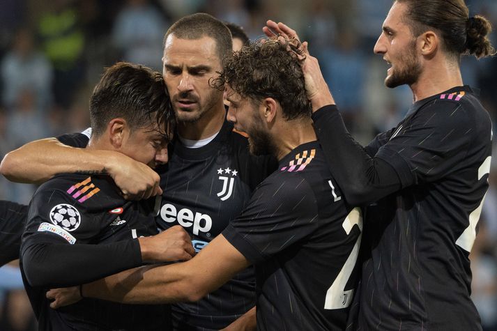 Leikmenn Juventus fagna einu af þremur mörkum sínum í kvöld.
