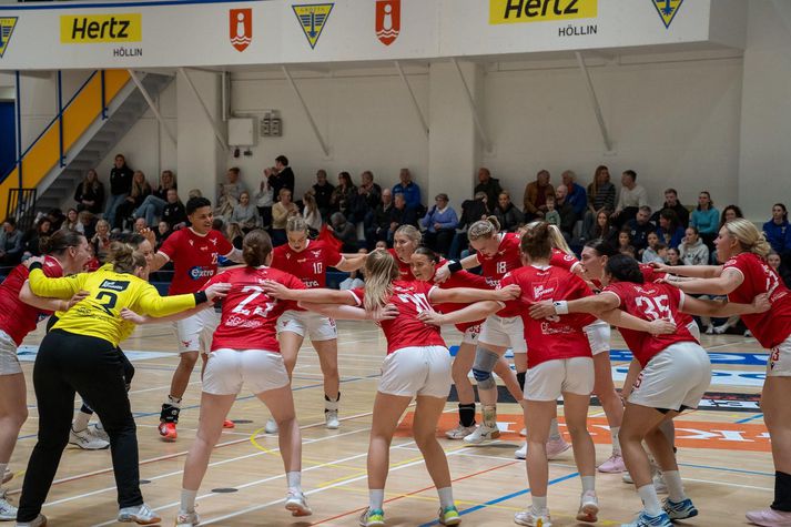 Valskonur eru nýbúnar að fagna deildarmeistaratitli en ætla sér núna að komast í úrslitaeinvígi EHF-bikarsins, fyrstar íslenskra kvenna.