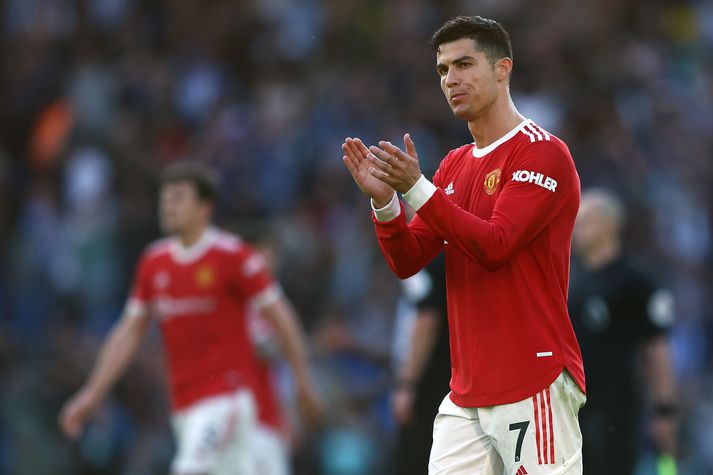 Cristiano Ronaldo verður áfram í herbúðum Manchester United ef marka má heimildarmenn Sky Sports.
