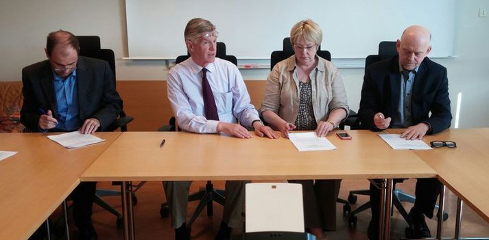 Frá undirritun kjarasamning sjúkraliða og félaga í SFR í liðinni viku.