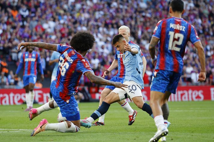 Claudio Echeverri í leik með Manchester City á móti Crystal Palace í bikarúrslitaleiknum í vor.